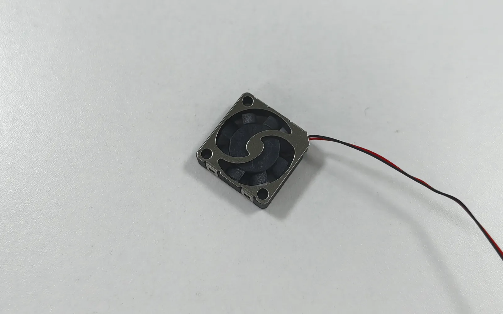 3.3V Low Voltage Micro Fan DA1504L33Y-A261008 Front View